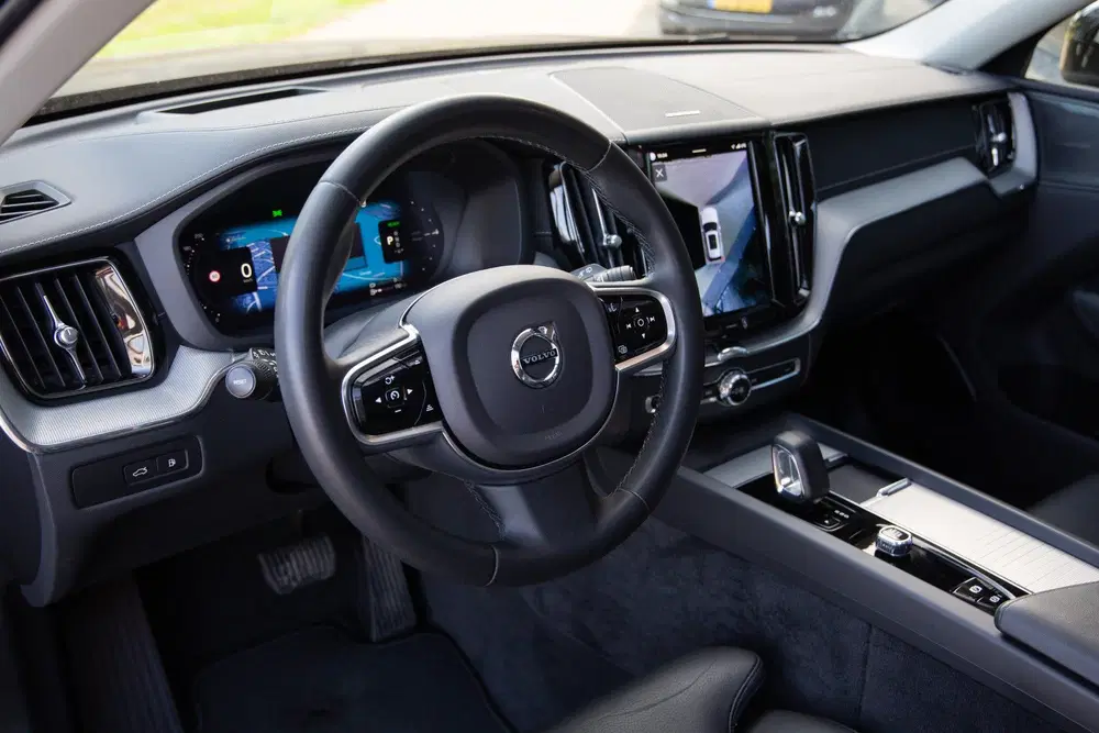 Volvo XC60 2.0 T8 Plug-in hybrid AWD Ultimate Dark uit 2023, foto 5