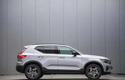 Volvo XC40 B3 Plus Dark MY2027 uit 2026