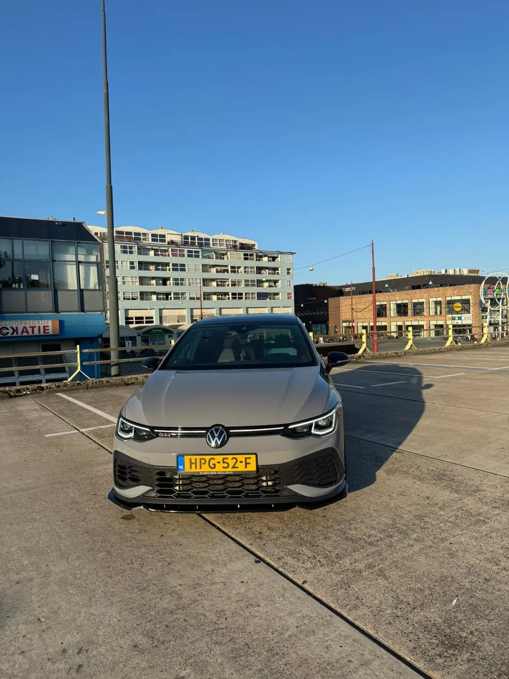 Volkswagen Golf 2.0 TSI OPF 221KW Dsg7 2022 Grijs uit 2022