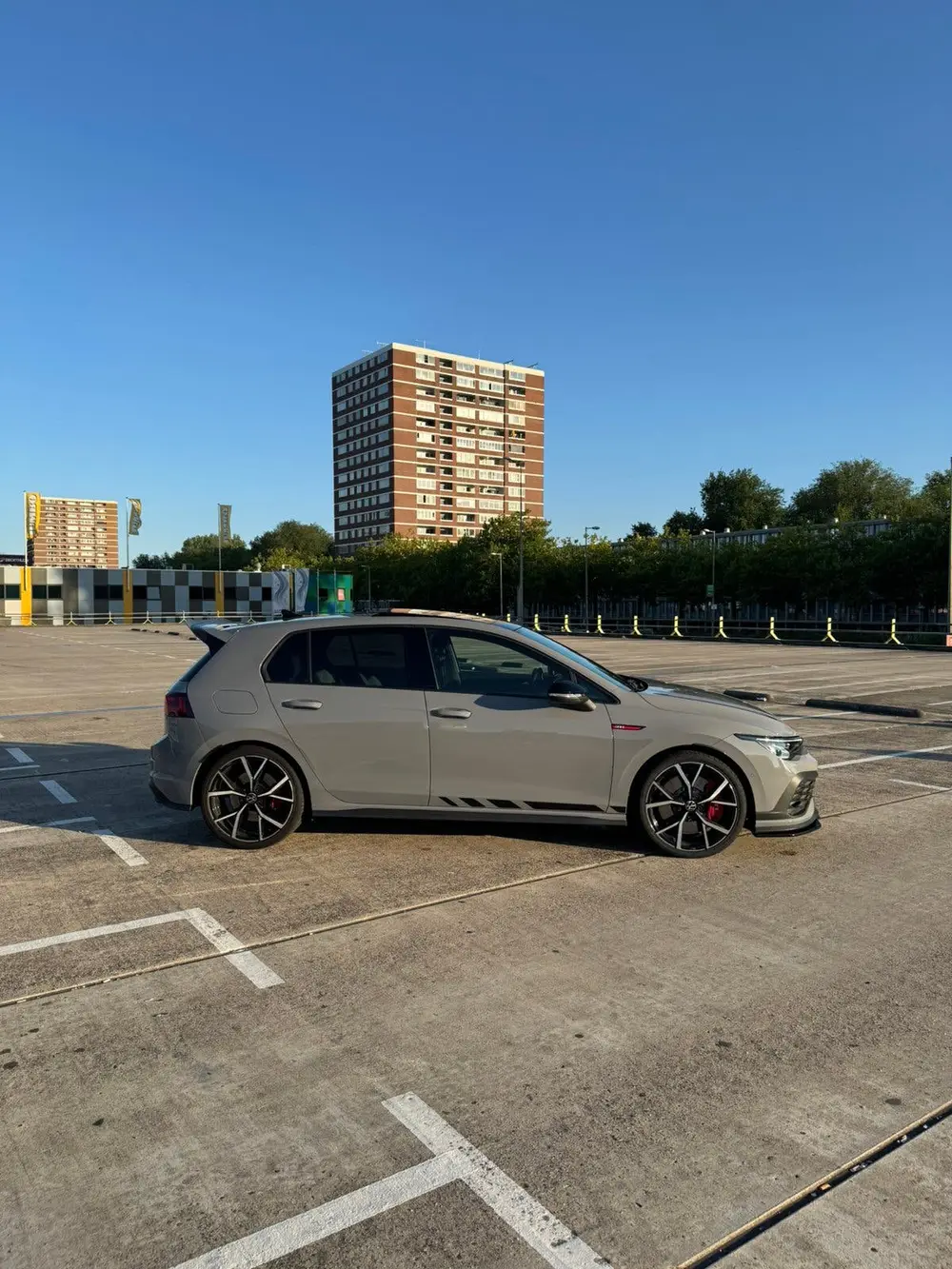 Volkswagen Golf 2.0 TSI OPF 221KW Dsg7 2022 Grijs uit 2022, foto 3