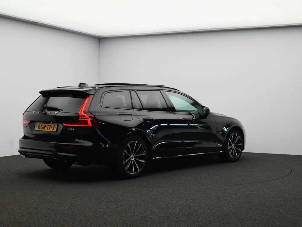 Volvo V60 2.0 T8 Plug-in hybrid AWD Plus Dark Trekha uit 2026, foto 2