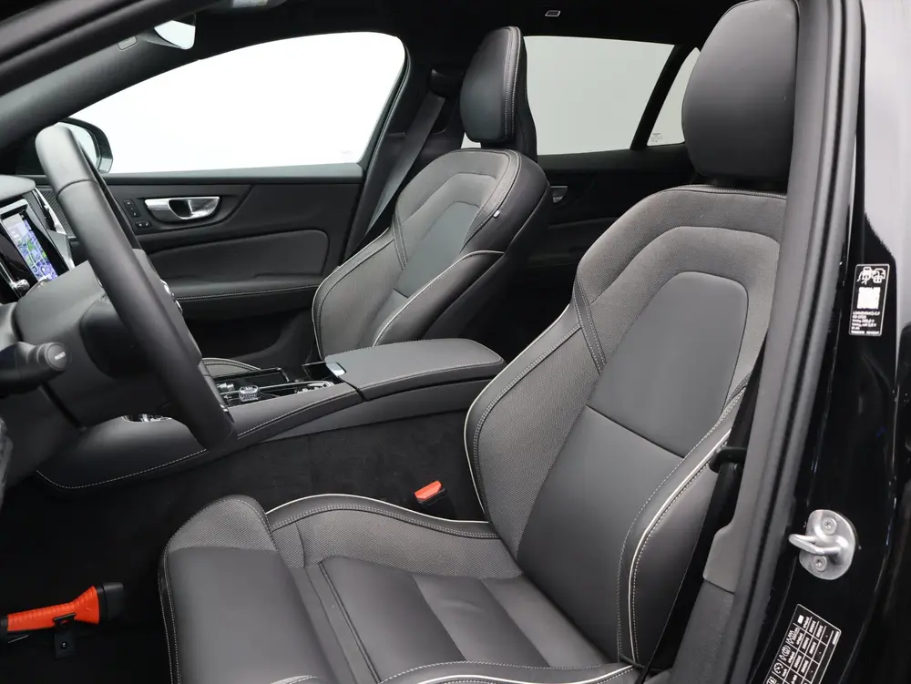 Volvo V60 2.0 T8 Plug-in hybrid AWD Plus Dark Trekha uit 2026, foto 6