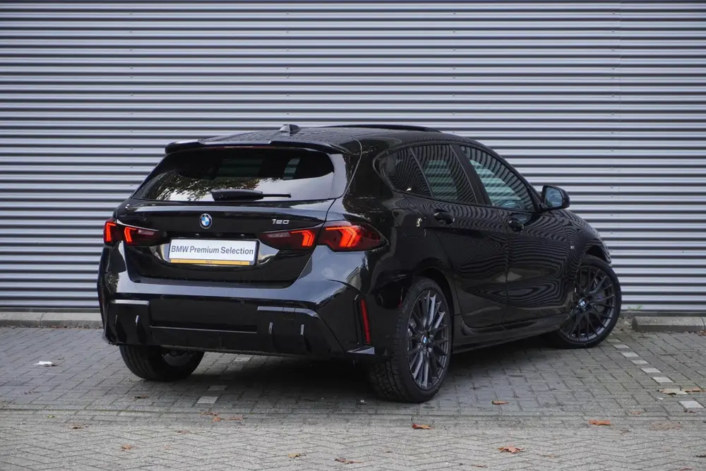 BMW 1-serie 5-deurs 120 M Sportpakket Pro uit 2025, foto 4