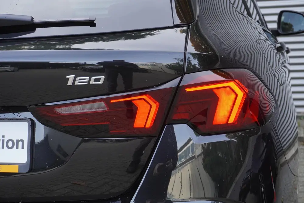 BMW 1-serie 5-deurs 120 M Sportpakket Pro uit 2025, foto 7