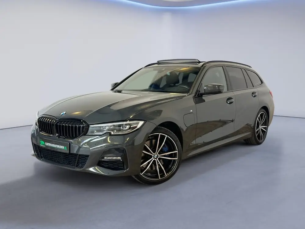 BMW 3-Serie Touring 330e Business Edition Plus|PANO|M-PAKKET uit 2021