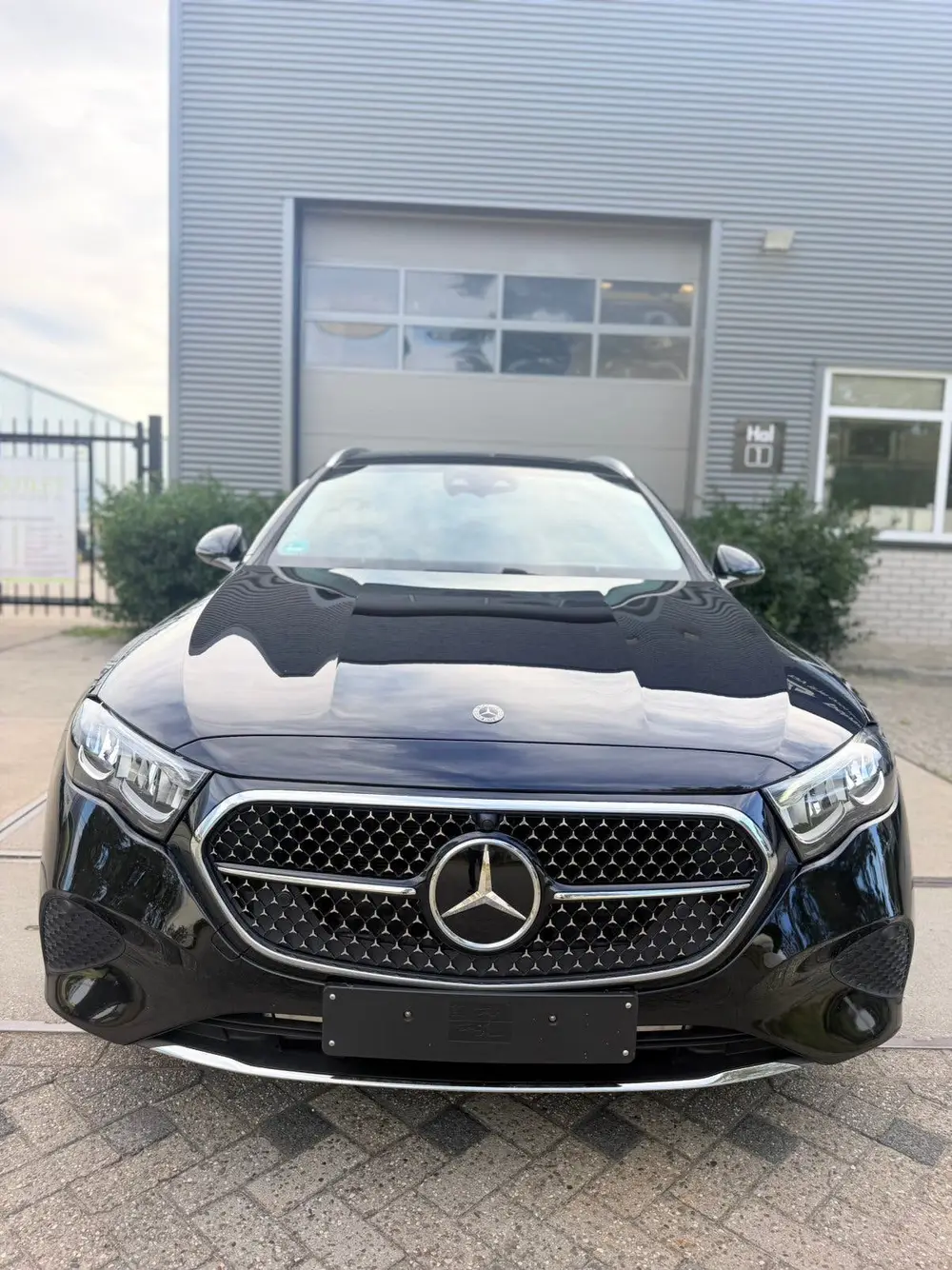 Mercedes-Benz E-Klasse Estate 220 d Avantgarde Nightpakket uit 2025, foto 2