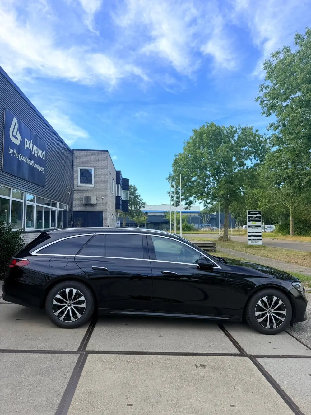Mercedes-Benz E-Klasse Estate 220 d Avantgarde Nightpakket uit 2025, foto 4