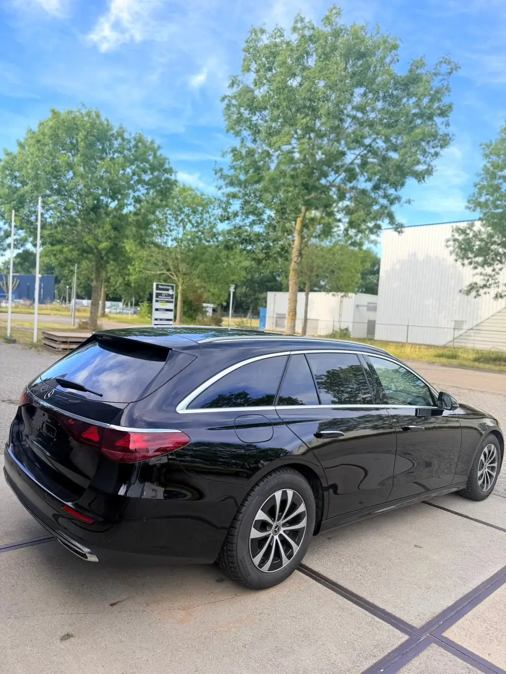 Mercedes-Benz E-Klasse Estate 220 d Avantgarde Nightpakket uit 2025, foto 5