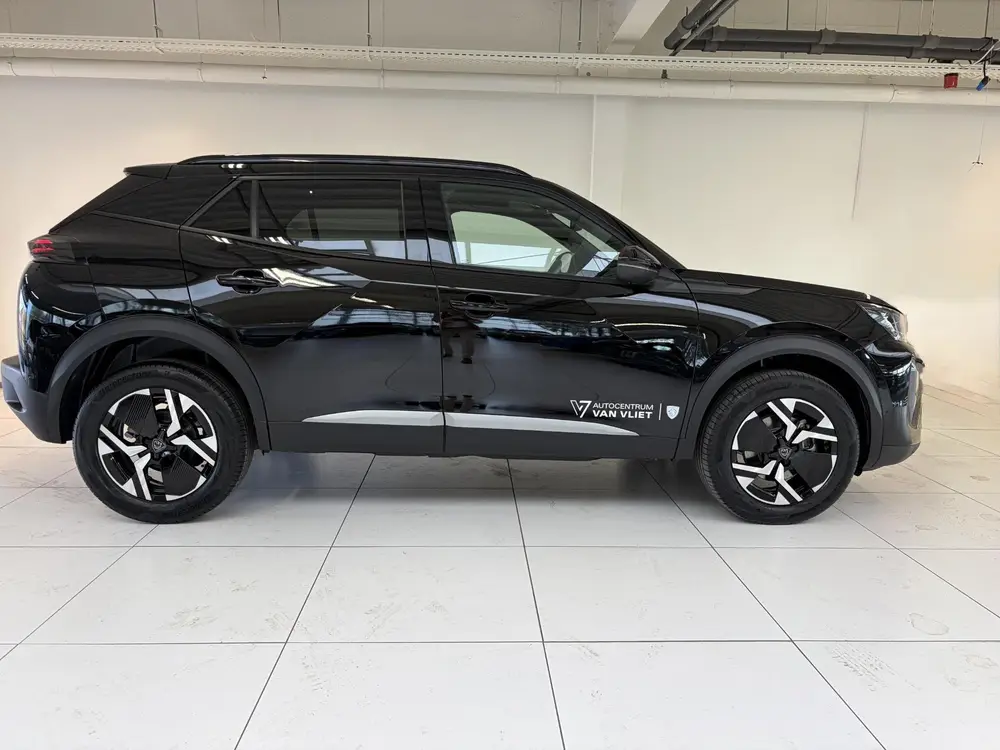 Peugeot 2008 1.2 Hybrid 145 GT uit 2026, foto 2