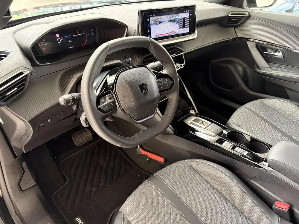 Peugeot 2008 1.2 Hybrid 145 GT uit 2026, foto 4