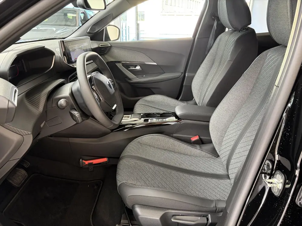 Peugeot 2008 1.2 Hybrid 145 GT uit 2026, foto 8