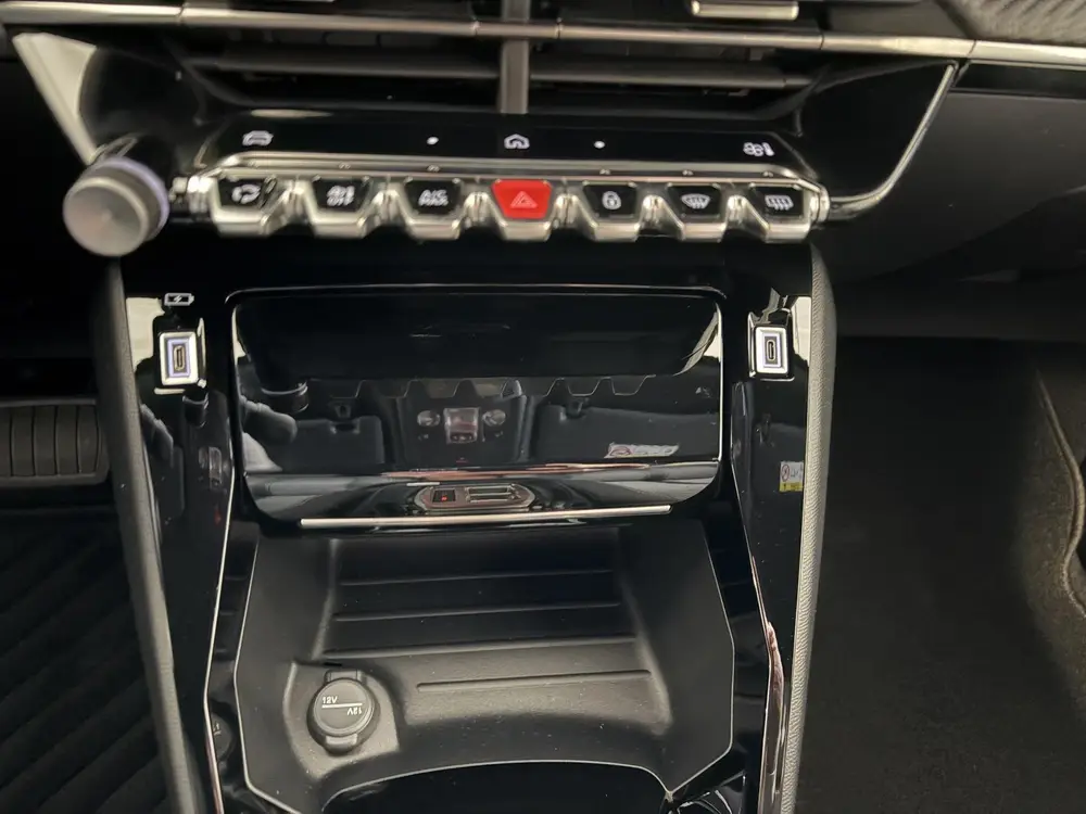 Peugeot 2008 1.2 Hybrid 145 GT uit 2026, foto 9