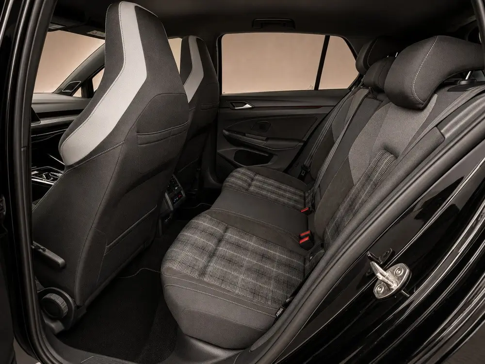 Volkswagen Golf GTD 2.0 TDI 200 pk DSG | Pano | IQ.Light Mat uit 2022, foto 5