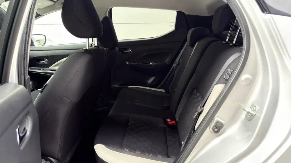 Nissan Micra 1.0 Ig-t 92pk Xtronic 2022 Grijs uit 2022, foto 10
