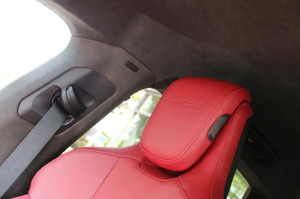 Porsche Taycan Turbo 93 kWh DEALER OND. NP 173.600 uit 2020, foto 15