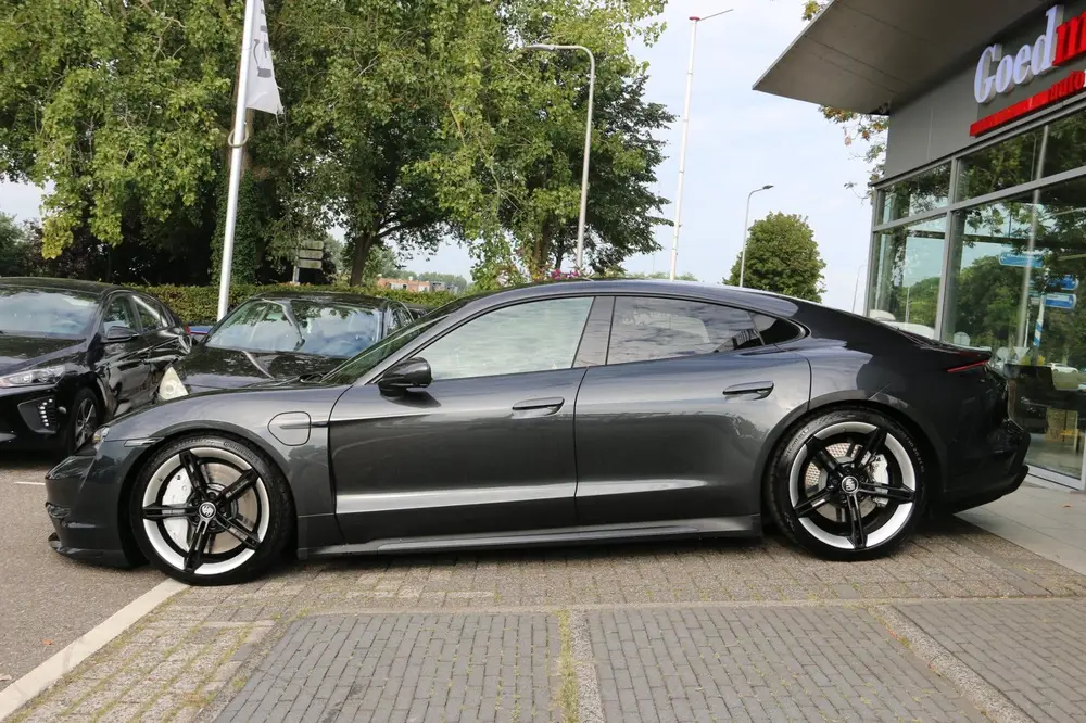 Porsche Taycan Turbo 93 kWh DEALER OND. NP 173.600 uit 2020, foto 3