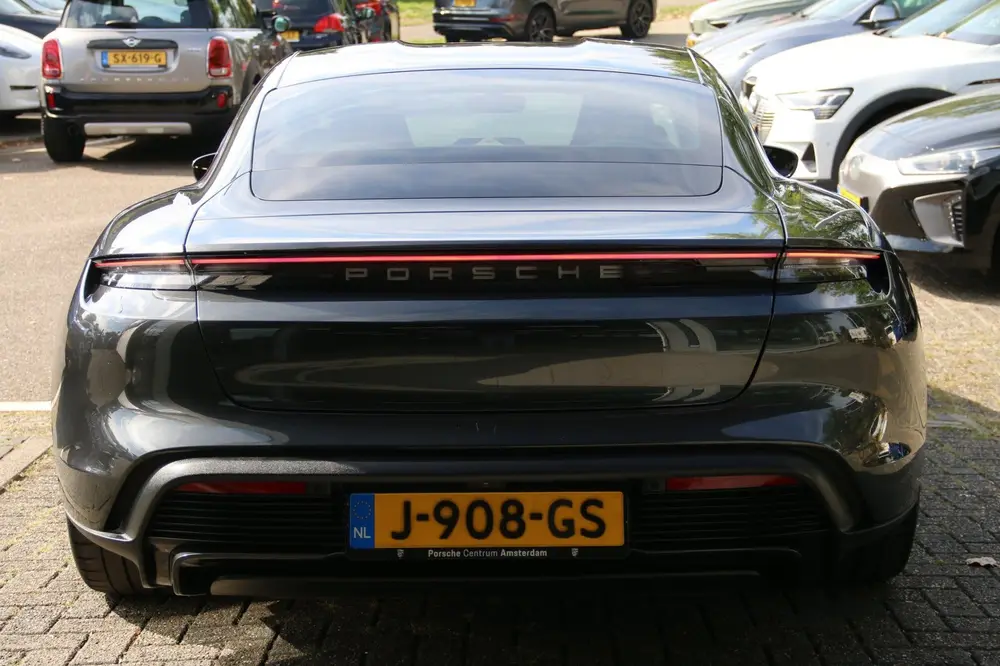 Porsche Taycan Turbo 93 kWh DEALER OND. NP 173.600 uit 2020, foto 6