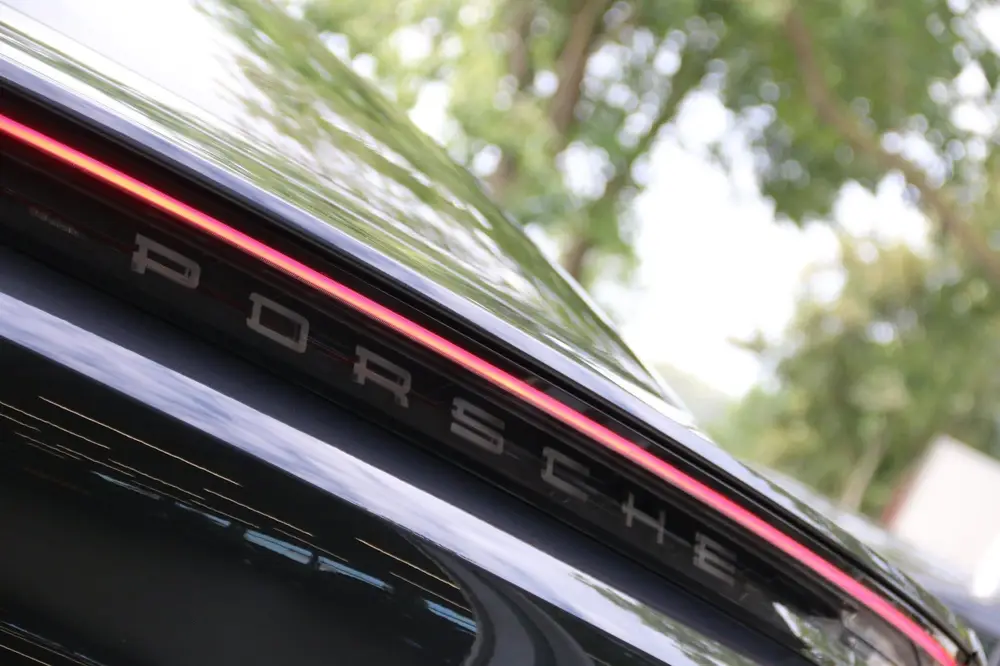Porsche Taycan Turbo 93 kWh DEALER OND. NP 173.600 uit 2020, foto 7