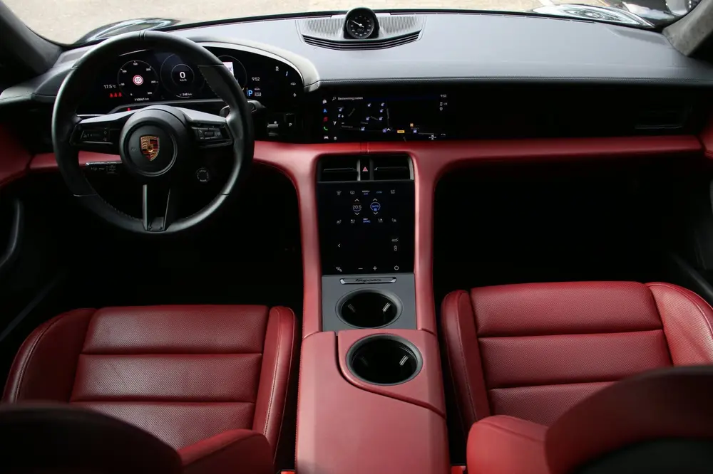 Porsche Taycan Turbo 93 kWh DEALER OND. NP 173.600 uit 2020, foto 9