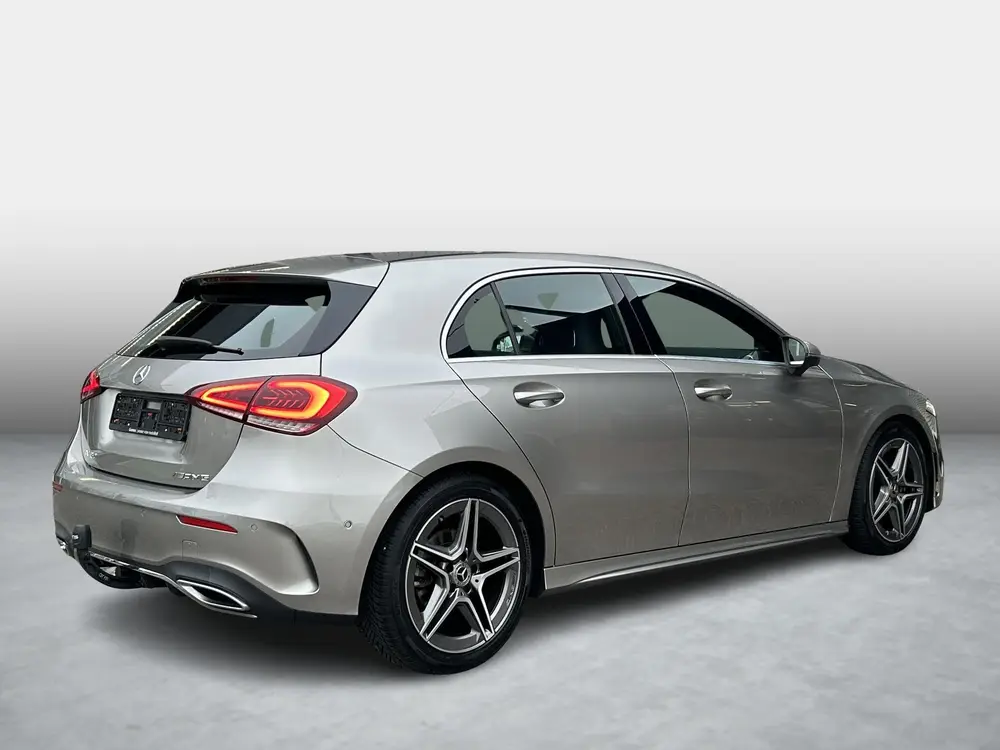 Mercedes-Benz A-Klasse 180 Business Solution AMG uit 2020, foto 2