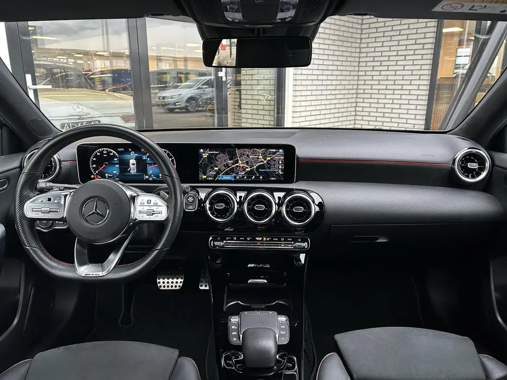 Mercedes-Benz A-Klasse 180 Business Solution AMG uit 2020, foto 3