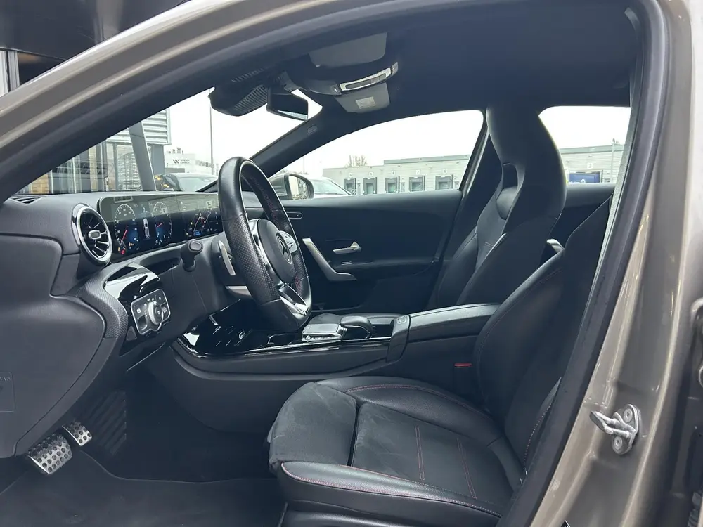 Mercedes-Benz A-Klasse 180 Business Solution AMG uit 2020, foto 4