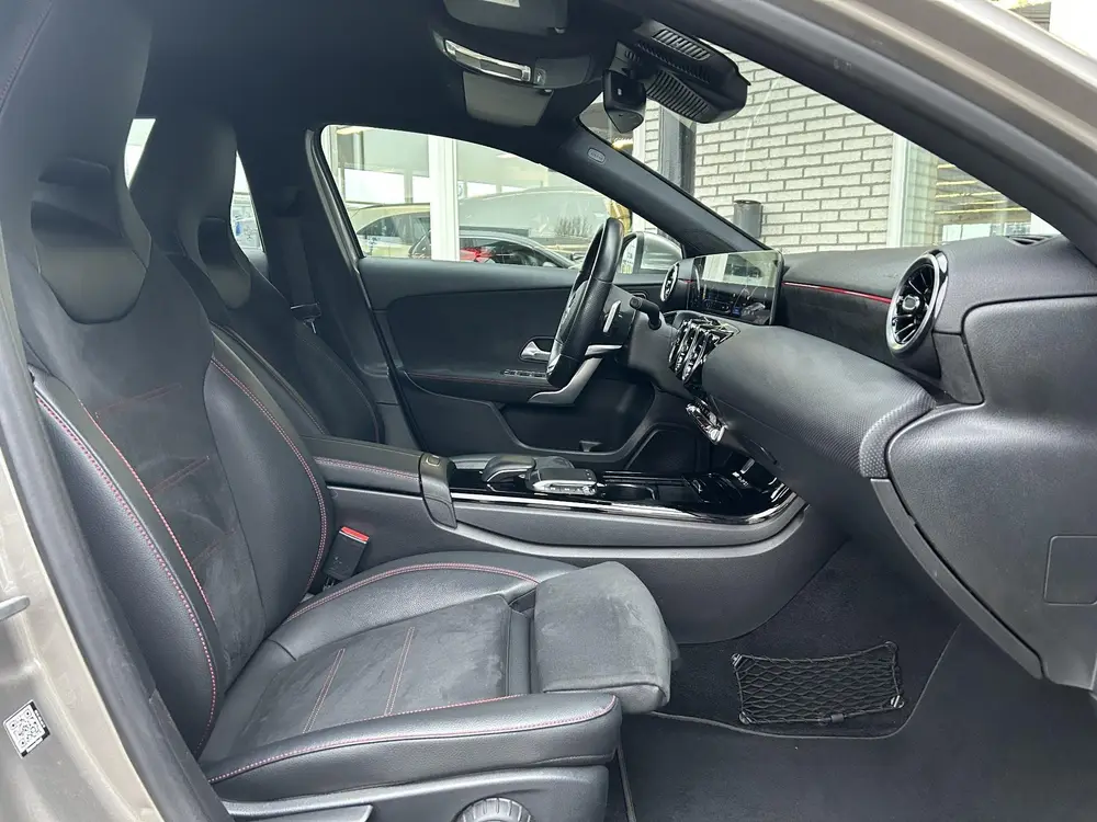 Mercedes-Benz A-Klasse 180 Business Solution AMG uit 2020, foto 6