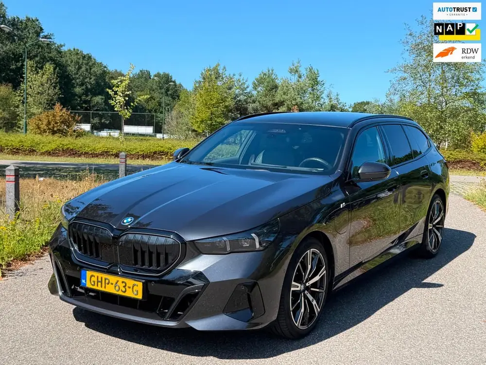 BMW 5-Serie Touring 530e, M sport PRO, ALLE OPTIES, panorama uit 2024