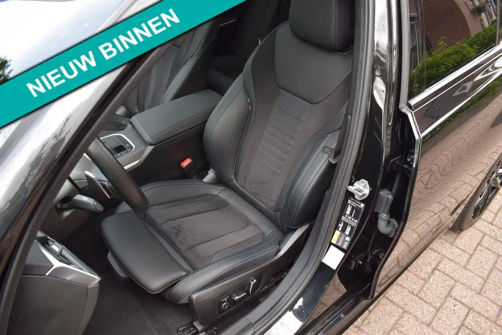 BMW 3-serie 330e M-PAKKET uit 2024, foto 17