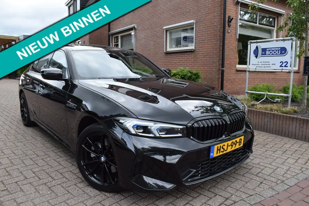 BMW 3-serie 330e M-PAKKET uit 2024, foto 2