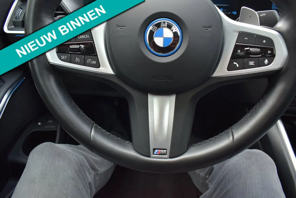 BMW 3-serie 330e M-PAKKET uit 2024, foto 20