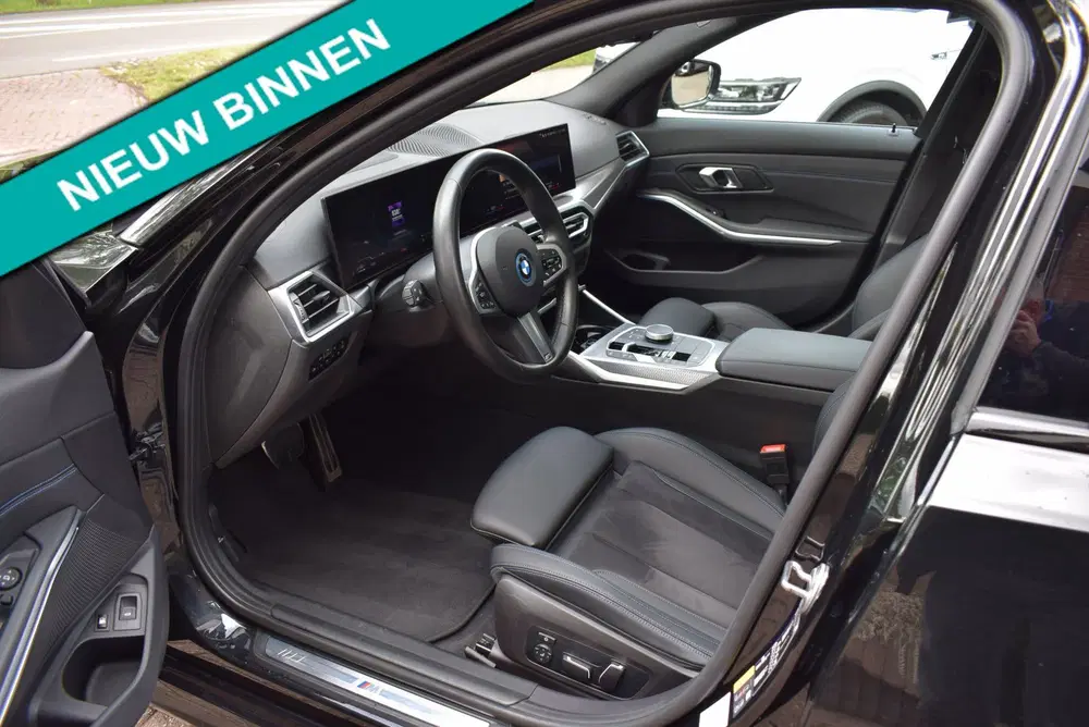 BMW 3-serie 330e M-PAKKET uit 2024, foto 9
