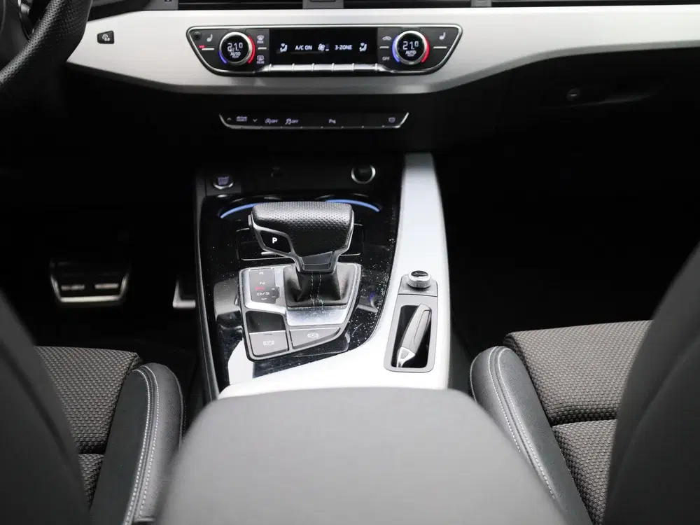 Audi A4 35 TFSI S edition Competition l Demo l Cru uit 2024, foto 10