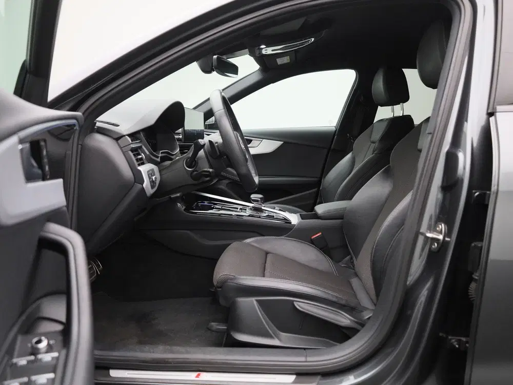 Audi A4 35 TFSI S edition Competition l Demo l Cru uit 2024, foto 11
