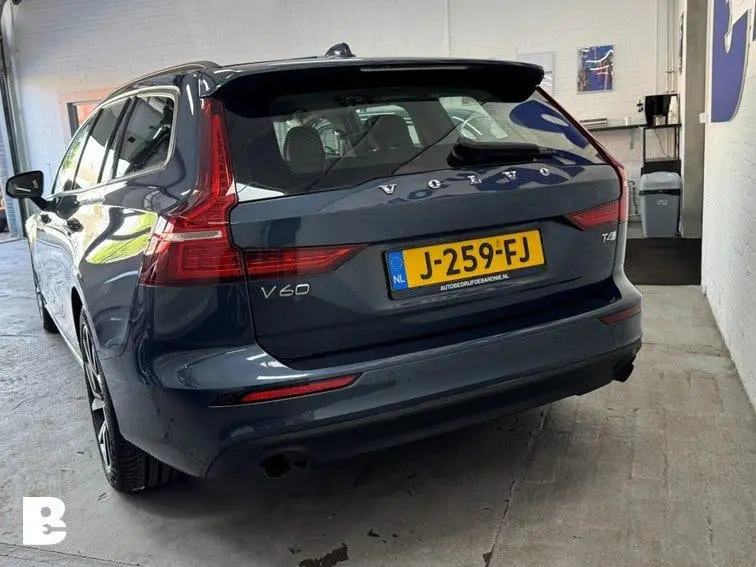 Volvo V60 2.0 T4 Momentum uit 2019, foto 5