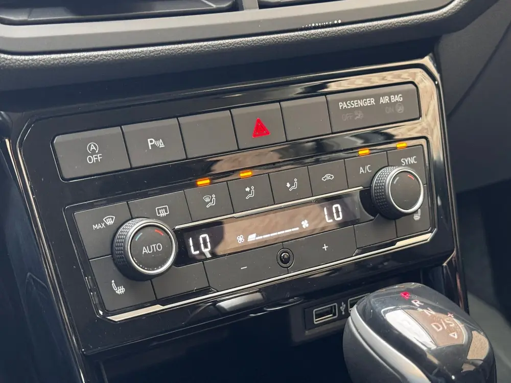 Volkswagen T-Cross 1.0 TSI R-Line DSG Navi Carplay Acc Led uit 2020, foto 20
