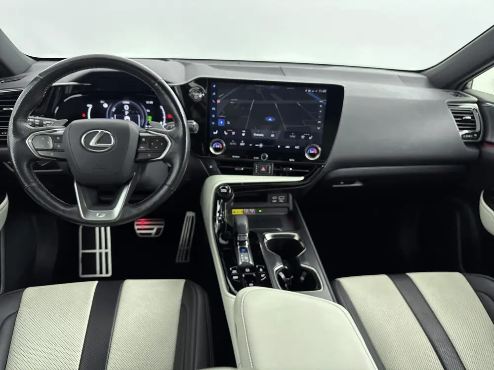 Lexus NX 450h+ AWD F-Sport Line uit 2022, foto 4