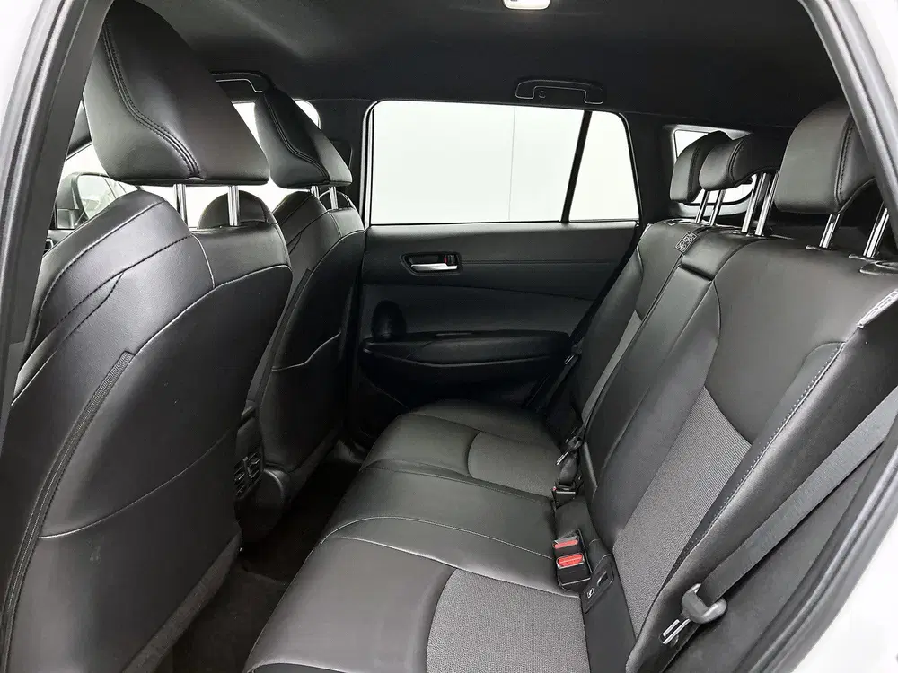 Toyota Corolla Cross 2.0 High Power Hybrid First Edition uit 2022, foto 17