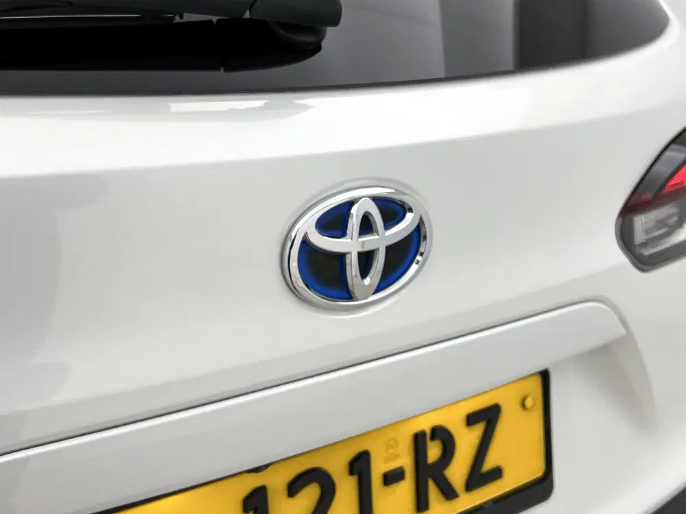 Toyota Corolla Cross 2.0 High Power Hybrid First Edition uit 2022, foto 20