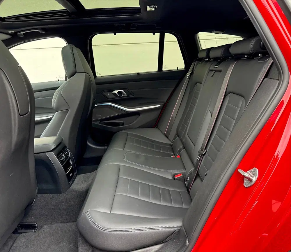 BMW 3-serie 320e M-Sport Org NL Pano HarmanKardon Ke uit 2024, foto 19