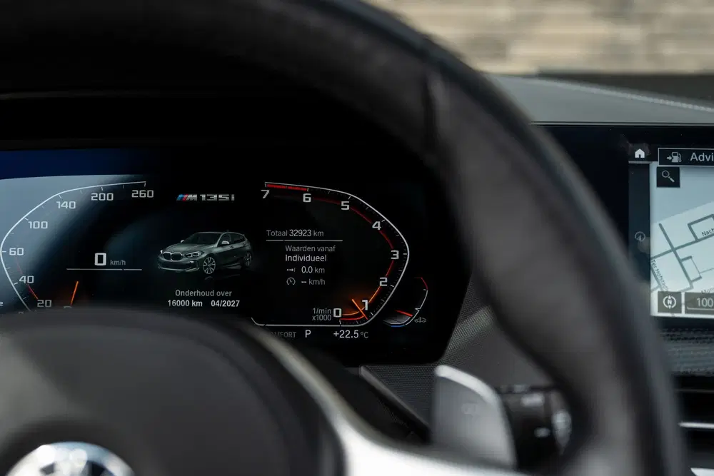BMW 1-serie M135i xDrive uit 2023, foto 16