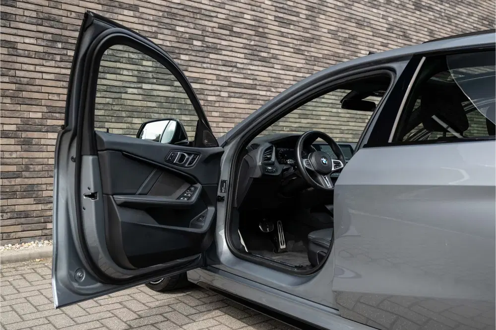 BMW 1-serie M135i xDrive uit 2023, foto 17