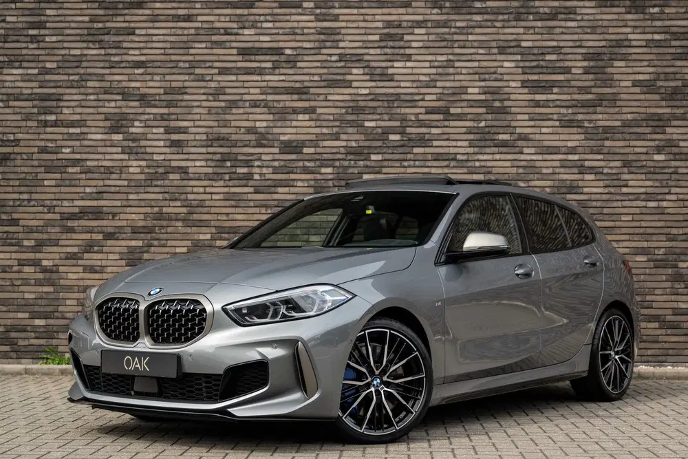 BMW 1-serie M135i xDrive uit 2023, foto 2