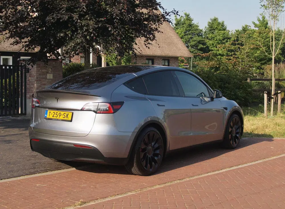 Tesla Model Y Performance AWD 75 kWh uit 2023, foto 10