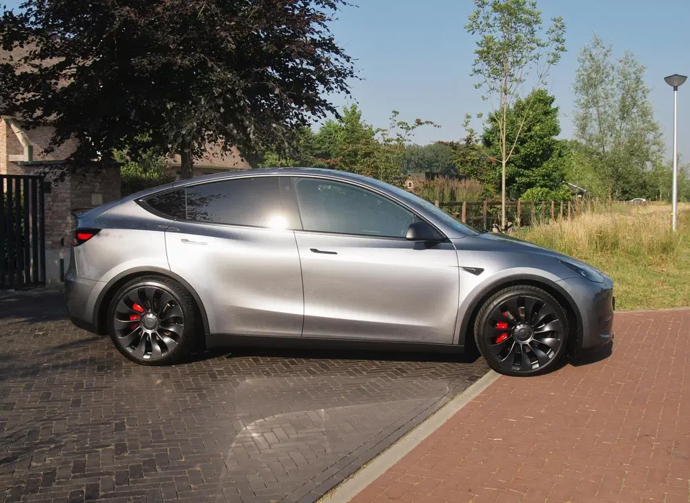 Tesla Model Y Performance AWD 75 kWh uit 2023, foto 11