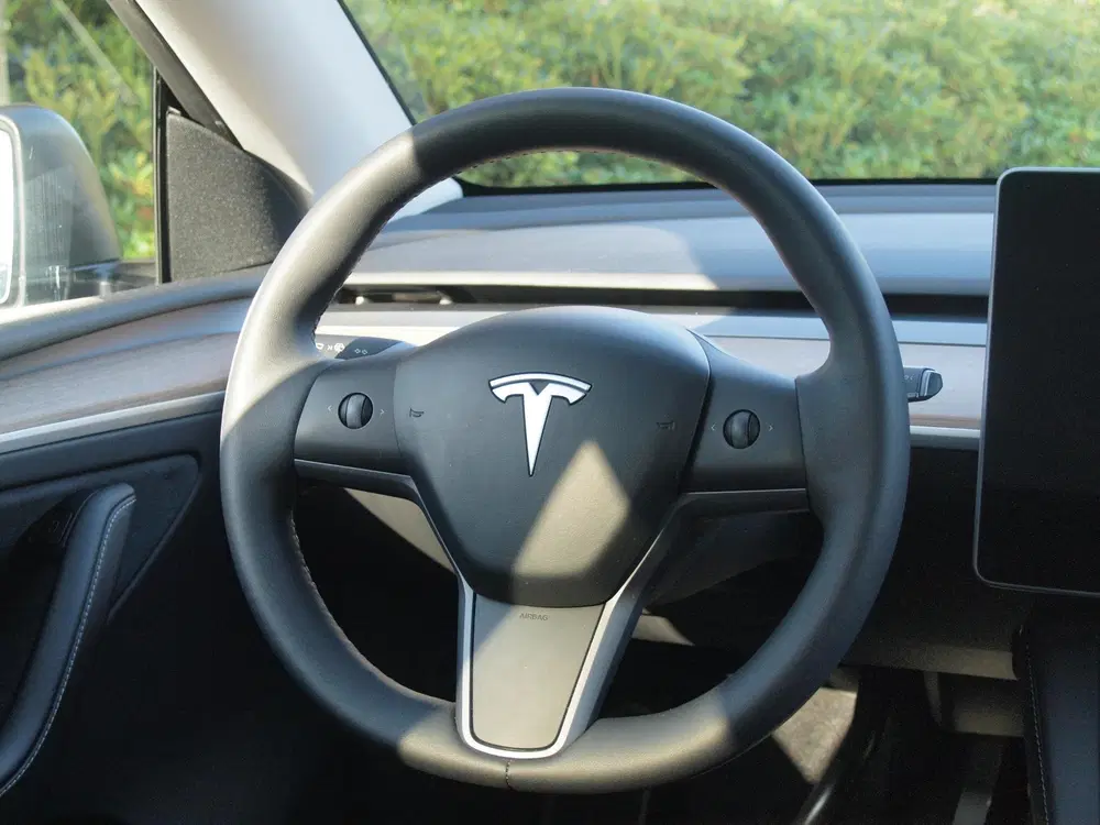 Tesla Model Y Performance AWD 75 kWh uit 2023, foto 15