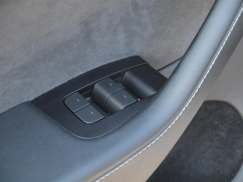 Tesla Model Y Performance AWD 75 kWh uit 2023, foto 19