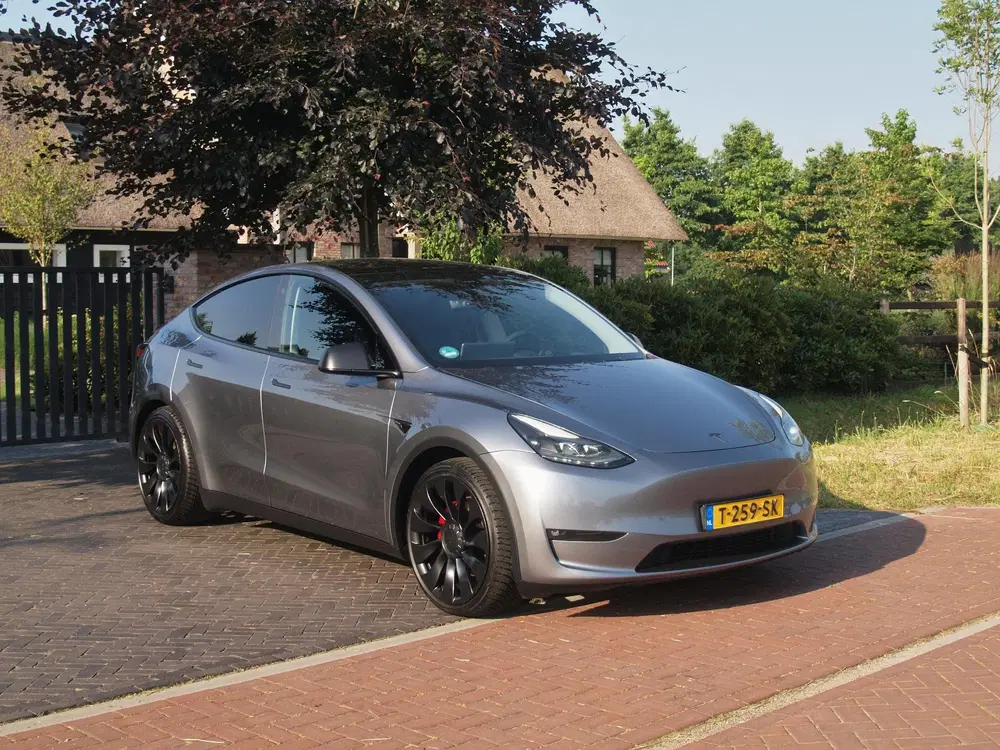 Tesla Model Y Performance AWD 75 kWh uit 2023, foto 4