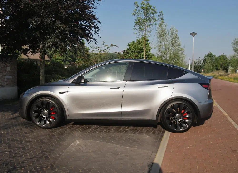 Tesla Model Y Performance AWD 75 kWh uit 2023, foto 7