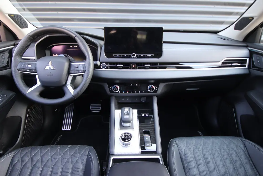 Mitsubishi Outlander 2.4 PHEV Instyle Panoramadak uit 2025, foto 3